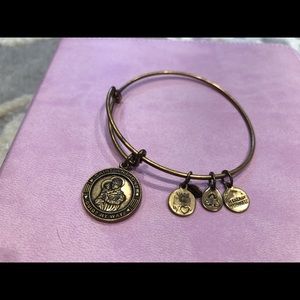 Alex and Onnie Saint Anthony gold bangle